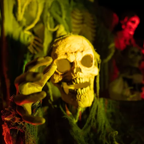 Halloweeni zombi szörnyeteg - animált, fény- és hangeffekttel