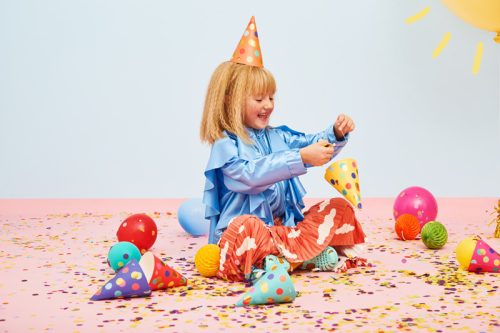 Partysapkák Dots, mix, 16cm (1 db / 6 db.)