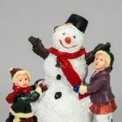 Karácsonyi jelenet - hóember építés