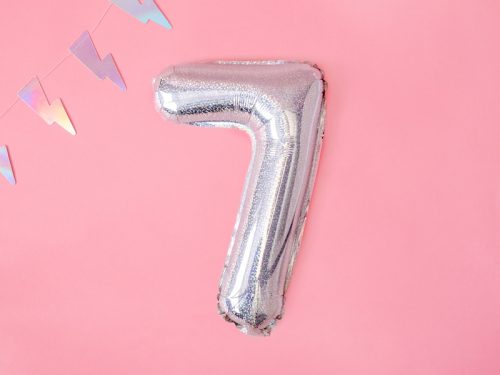 ''7'' számú fólia léggömb, 35 cm, holografikus