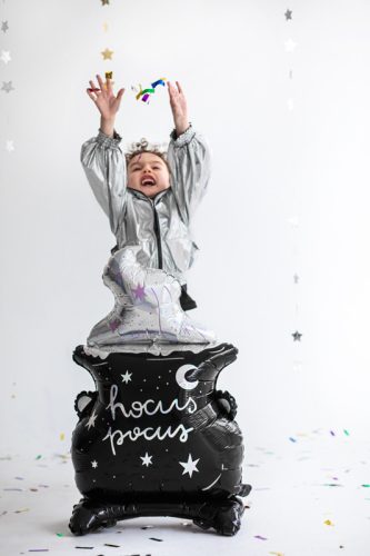 Bogrács fólia lufi, 64,5x109,5 cm, mix