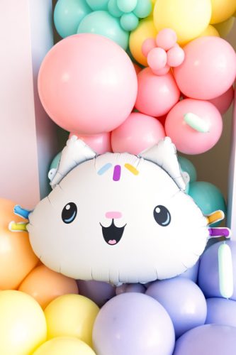 Színes torta fólia léggömb, 67x43 cm, mix színekben