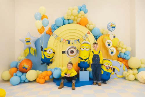 Boldog Születésnapot Minionokkal papír banner 50x153 cm