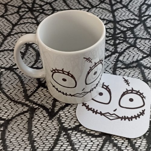 Mosolygós koponya mintás kétoldalas bögre halloweenre