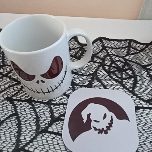 Mosolygós koponya mintás kétoldalas bögre halloweenre