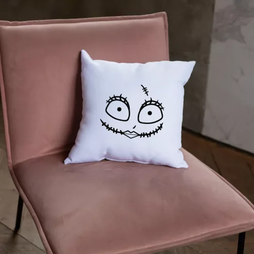 Mosolygós koponya mintás kétoldalas párna halloweenre