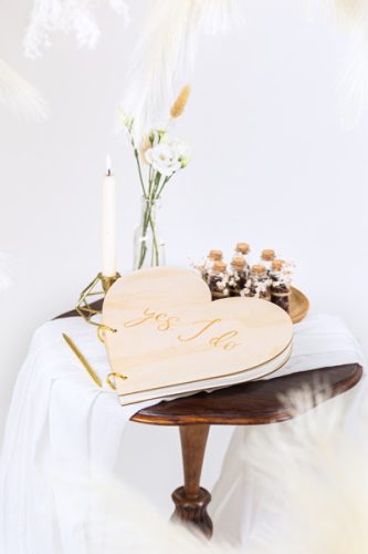 Wooden guest book - Heart, 26.5x25 cm