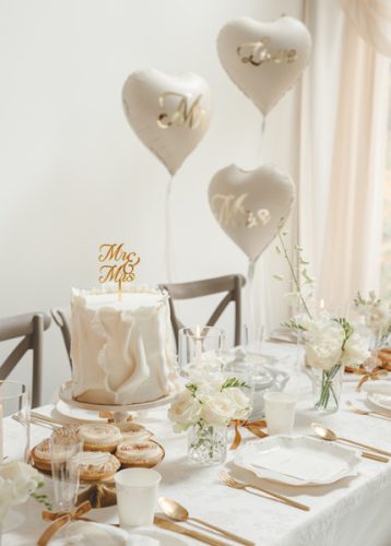 MR & MRS arany akril tortadísz, 16,5 cm