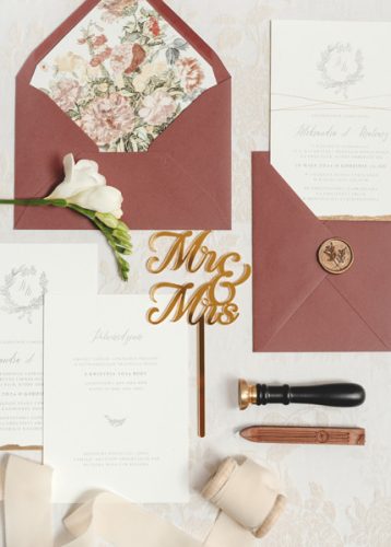 MR & MRS arany akril tortadísz, 16,5 cm