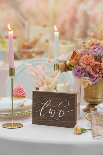 Fa asztalszám, ''Kettő'', 2x18x12,5 cm