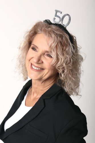 ''50''-es fejpánt fodrokkal és gyöngyökkel