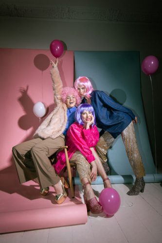 Kleopátra paróka, világos rózsaszín