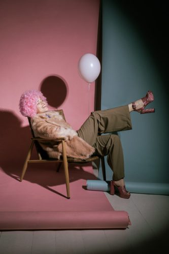 Afro paróka, világos rózsaszín