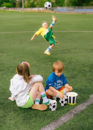 Dobozok pattogatott kukoricához Foci, mix, 7x7x12cm (1 db / 6 db.)