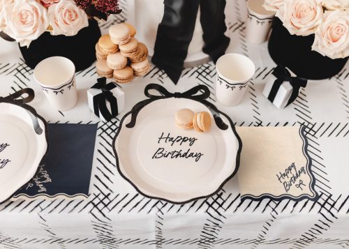 Happy Birthday írásos bézs-fekete papírszalvéta, 33x33 cm, 12 db