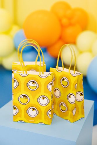 Minion mintás papír ajándéktasak szett, sárga, 6 db, 12x15,5x6 cm