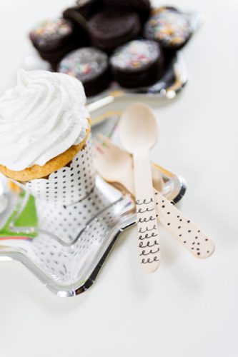 Papírtányérok csillag, ezüst, 18cm (1 db / 6 db.)