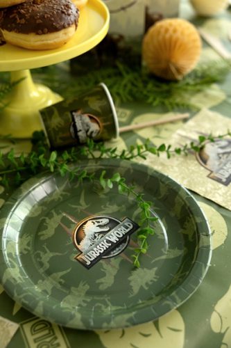Jurassic World papírtányérok, 23 cm, vegyes színek, 6 darabos csomag