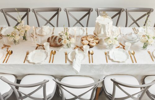 Fehér papírtányérok arany ornamentikával, 26 cm, 6 db