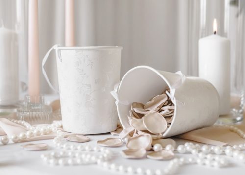 Vödör virágszirmokhoz, magassága kb. 13 cm, fehér