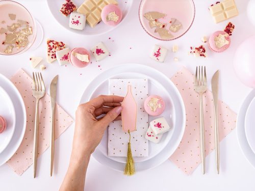 Ültetőkártyák palack formájú, 3,5x10 cm (1 db / 6 db)